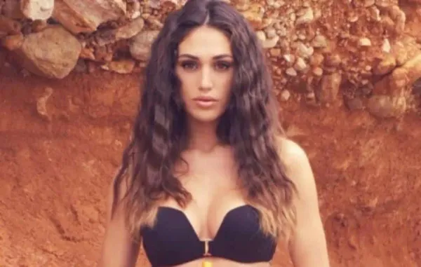 Il permesso di soggiorno scaduto. Problemi per Cecilia Rodriguez